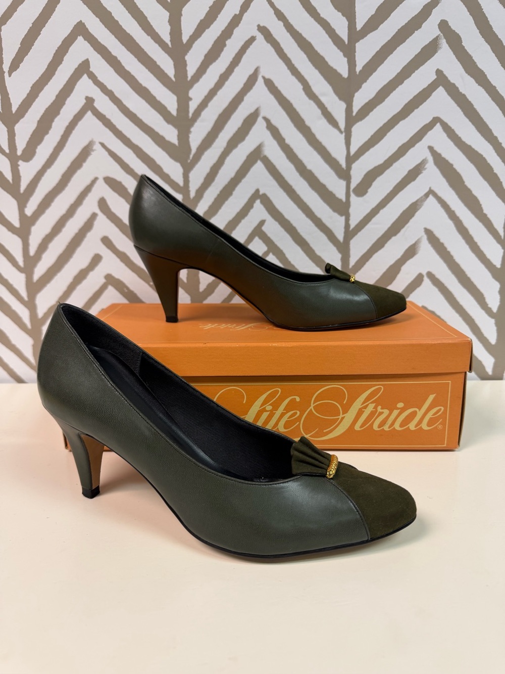 Vintage Life Stride Jackie Olive Pumps Size 7.5